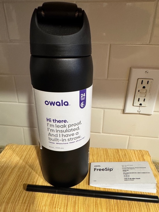 Owala FreeSip Insulated Water Bottle — Black - Picture 6 of 8